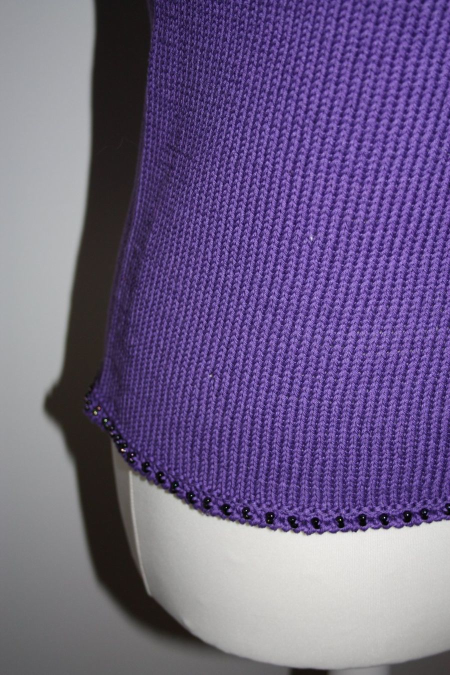 Maglioni & Felpe: Pullover mit kleinen Ärmel Glasperlen am Saum violett Gr. XL – Usato da Flüelen venduto da Diversicum-Textil 5