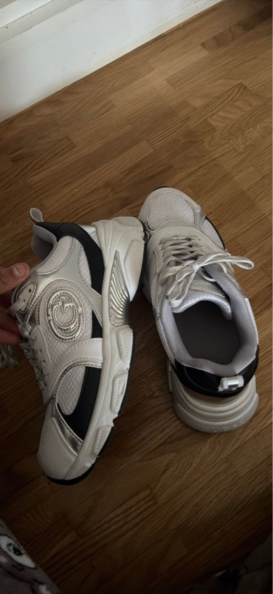 Scarpe da donna: Basket Guess taille 37  – Usato da Genève venduto da cra_wkn5 1
