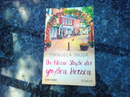 Die kleine Strasse der grossen Herzen von Manuela Inusa