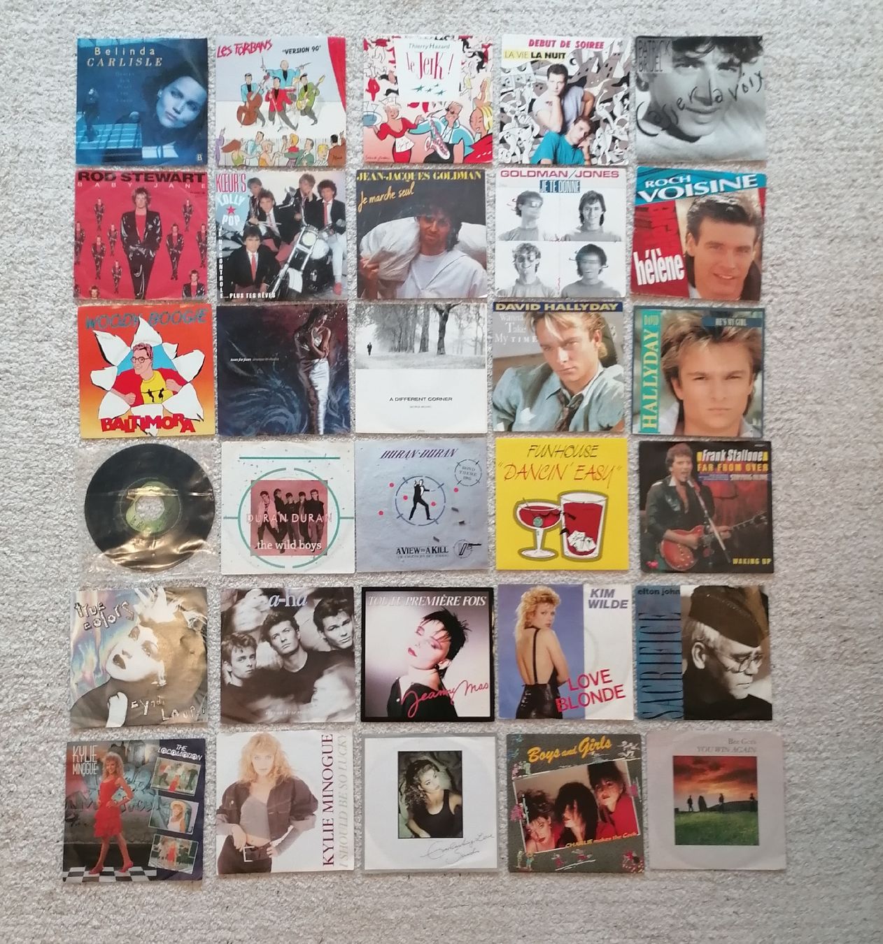 Dischi in vinile: 44 disques vinyles 45 tours année 90s – Usato da Bougy-Villars venduto da Vogue