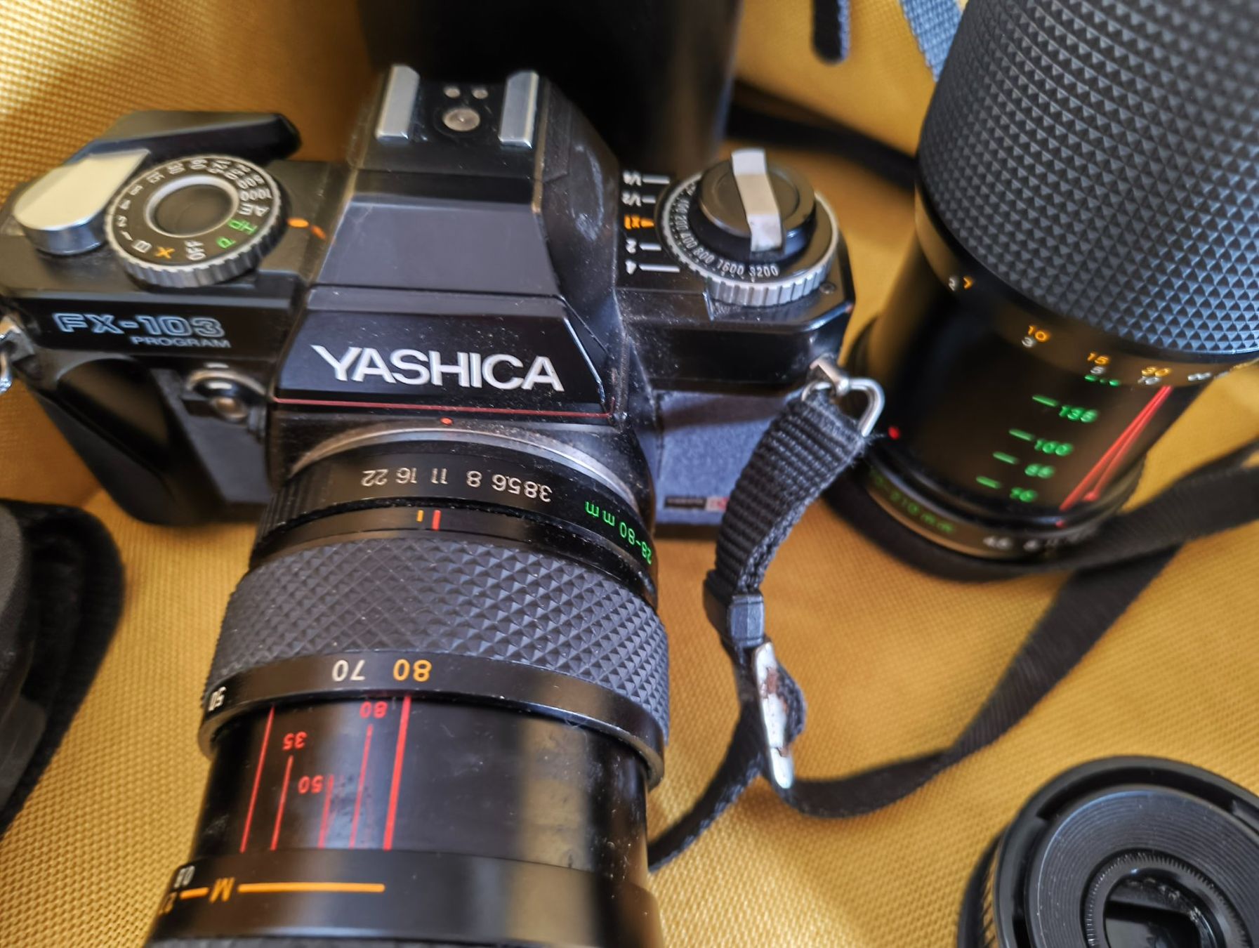 Yashica Appareil photo: YASHICA FX-103 program. Set... Spiegelreflex Analog Kamera – D'occasion à Ittigen par adilix 2