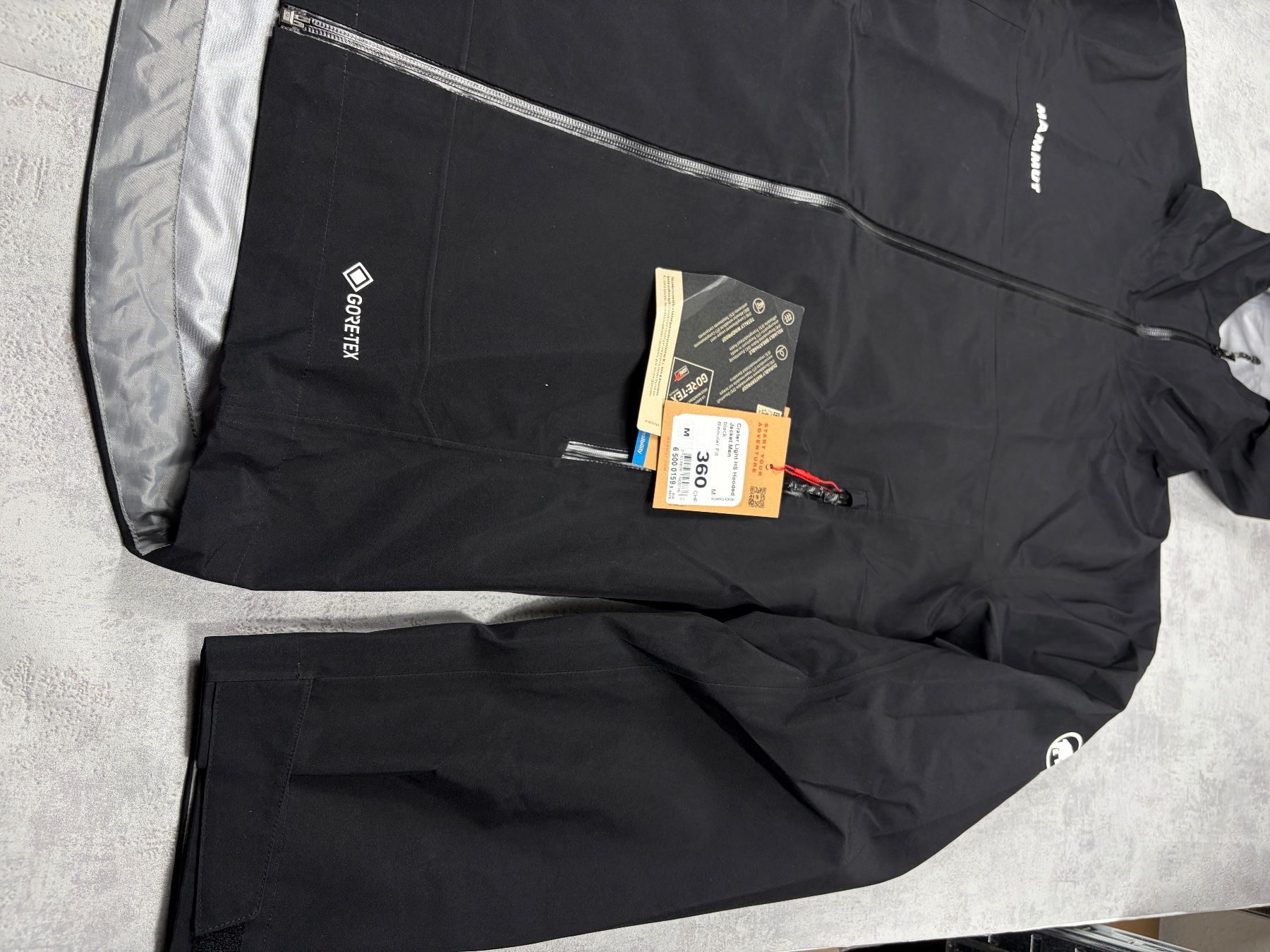Mammut Jacken: Mammut CRATER LIGHT HOODED - Veste Hardshell - black - M – Neu und originalverpackt aus Hauterive NE von Leo_o 3