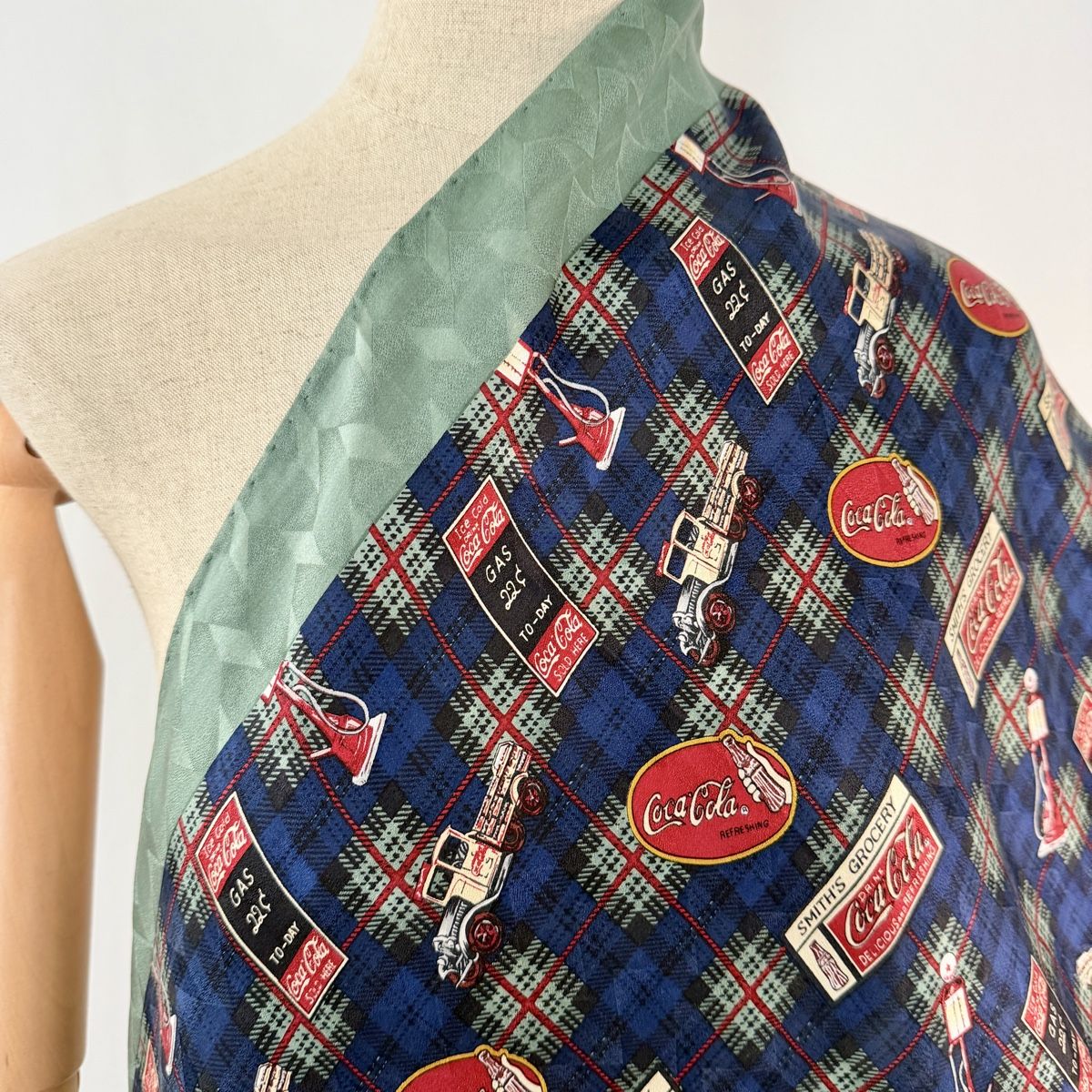 Foulard & Sciarpe: Vintage Coca-Cola 100% Silk Scarf – Usato da Emmen venduto da Colette-Juliette 1