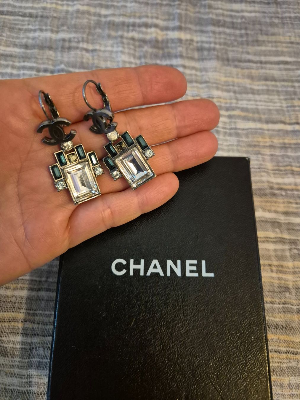 Chanel Ohrringe & -stecker: CHANEL Crystal Drop Earrings – Gebraucht aus Winterthur von geo_kt7l 1