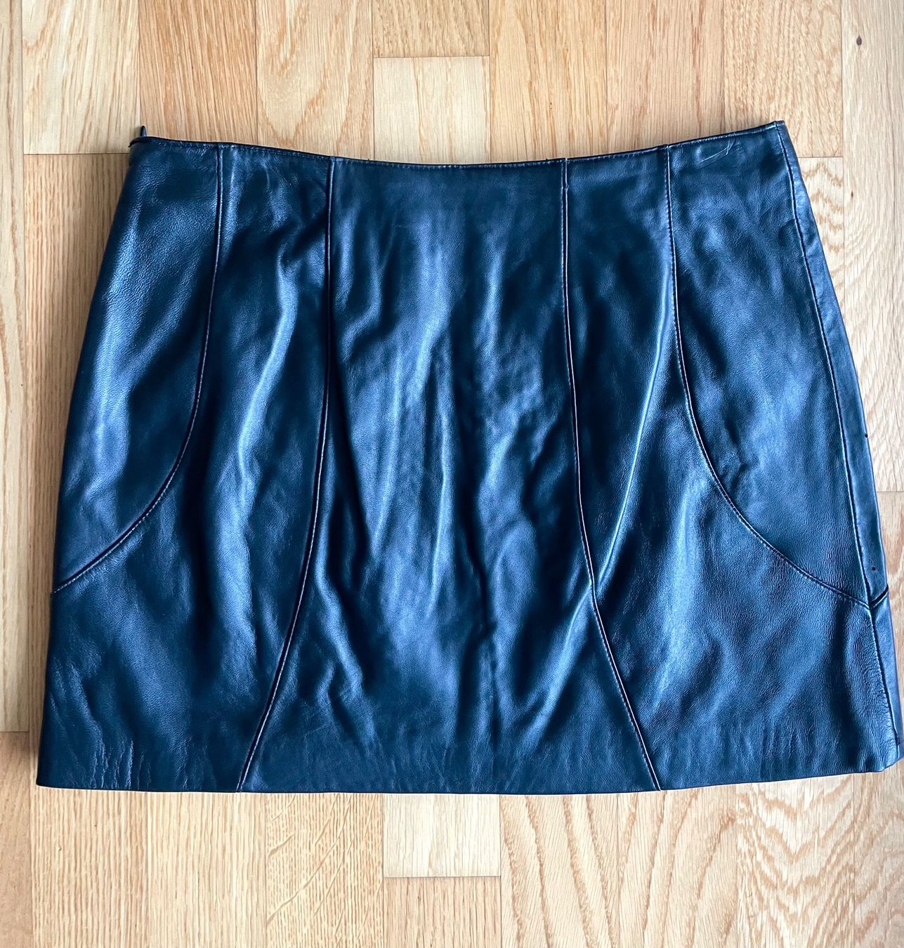 Zara Jupes: Kunstleder Minirock ZARA – Neuf (Voir description) à Richterswil par IrynaL 1
