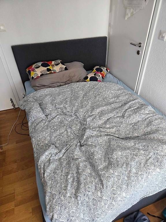 Conforama Letti: Lit-box avec matelas 140x200cm – Usato da Echandens venduto da Vjetfz