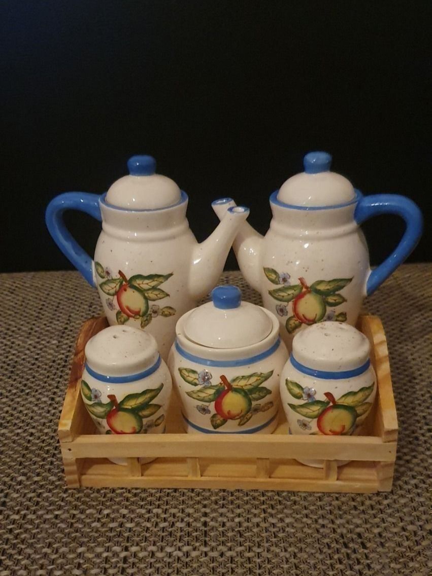 Set di piatti: Kleines Set aus Keramik mit Tablett – Usato da Langnau am Albis venduto da jer_pm72