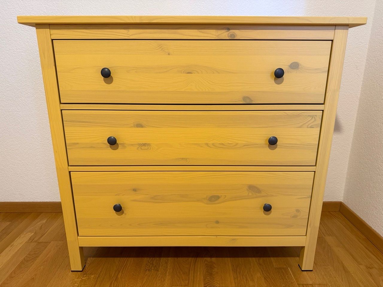 Ikea Cassettiere: Kommode IKEA HEMNES 108x50x96cm – Usato da Bern venduto da ZigaD