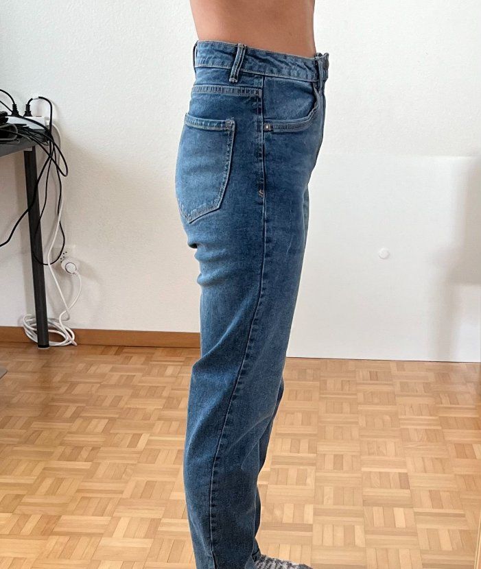 Stradivarius Jeans: Mom Slim Fit Jeans – Usato da Adliswil venduto da rit_z7rt 1