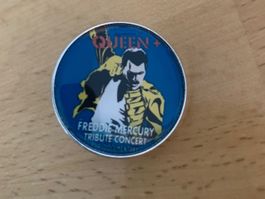 Queen Pin Anstecker Punk Rock Metal Pop
