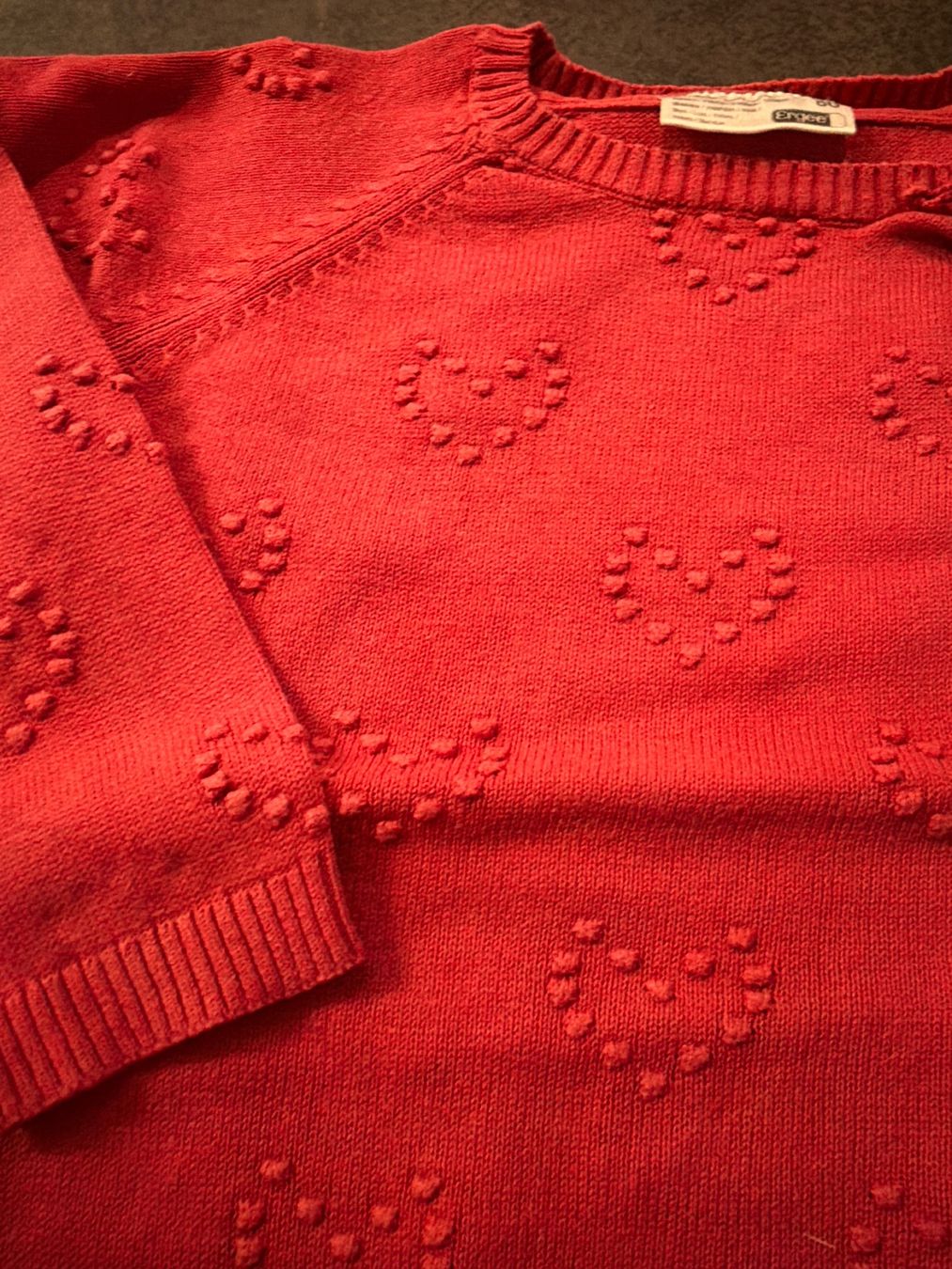 Pulls et sweat-shirts: Pullover rot mit Herzmuster Grösse 86 – D'occasion à Brüttisellen par val_r8g6 2