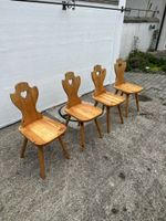 4 Holzstühle Stabellen Essstühle 