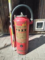 Feuerlöscher alt zur dekoration. Feuerwehr