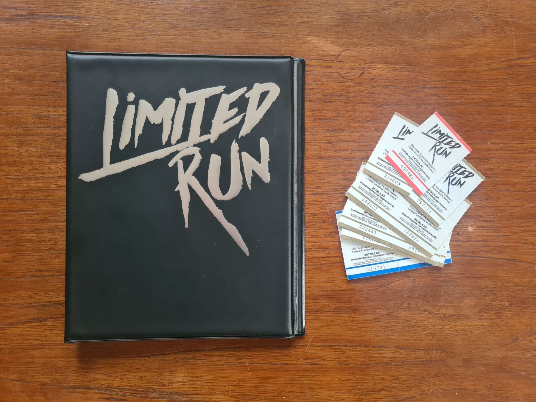 Libri: Limited Run Games Karten Sammelmappe – Usato da Zürich venduto da Wickeddude
