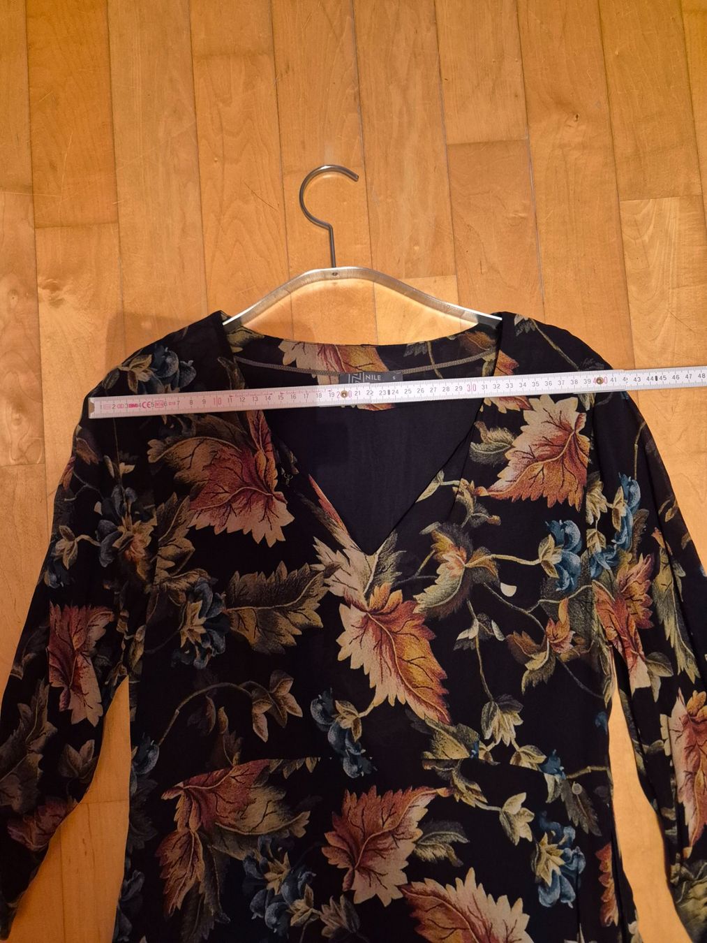 Nile Vestiti: Dunkelblaues Herbstkleid mit Blumenmuster – Usato da Walenstadt venduto da grischalounge1 2