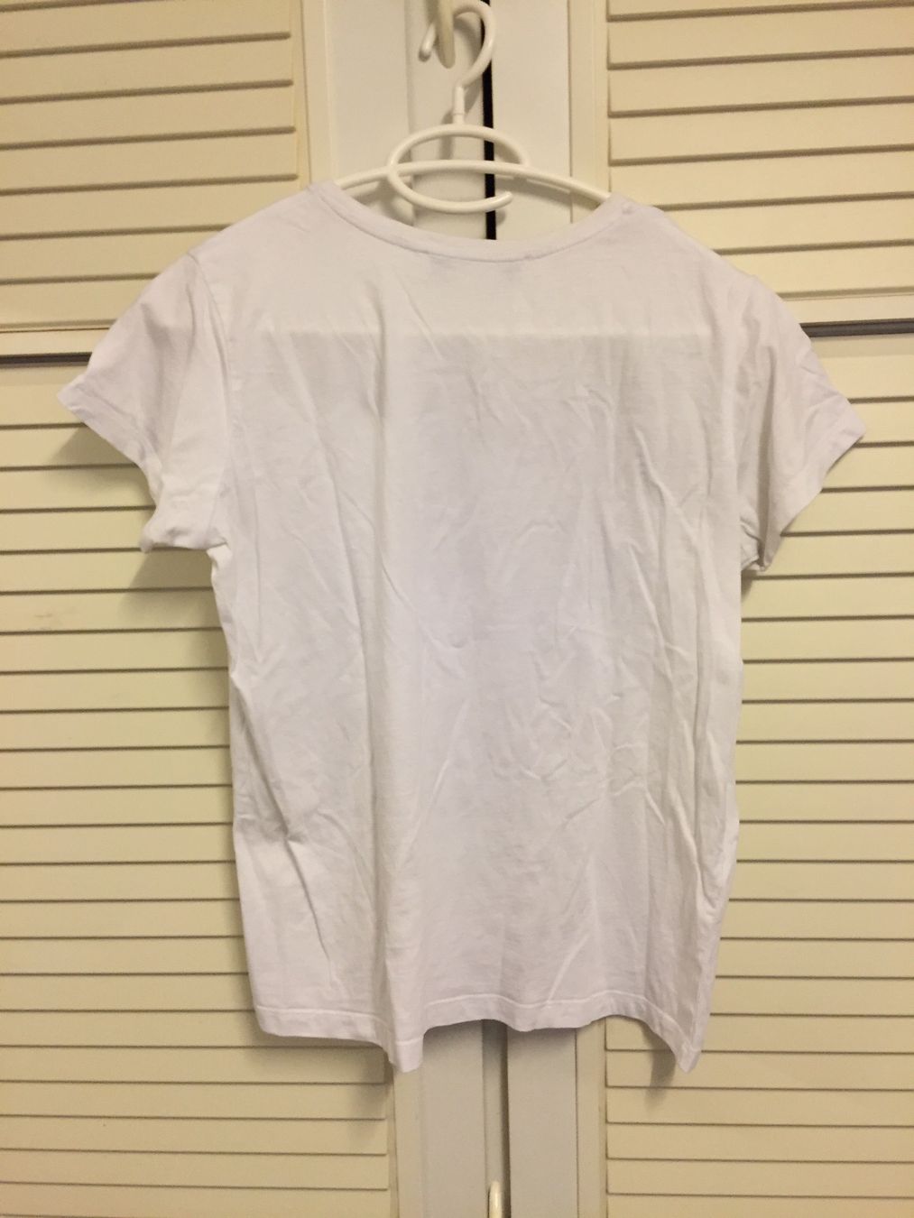 Mango T-shirt: T-shirt Mango – Usato da Basel venduto da Robyn20 1