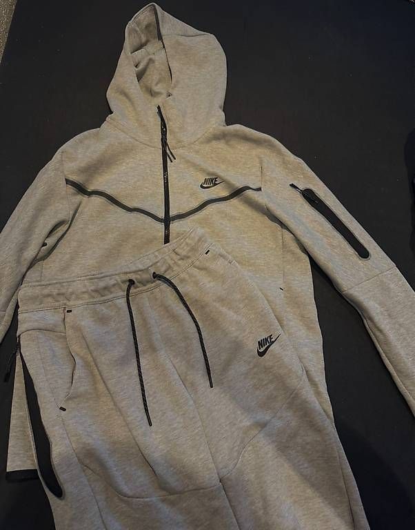 Nike Anzüge: Nike Tech Fleece Set Gr. S&M – Gebraucht aus rorschacherberg von tme_zsr5