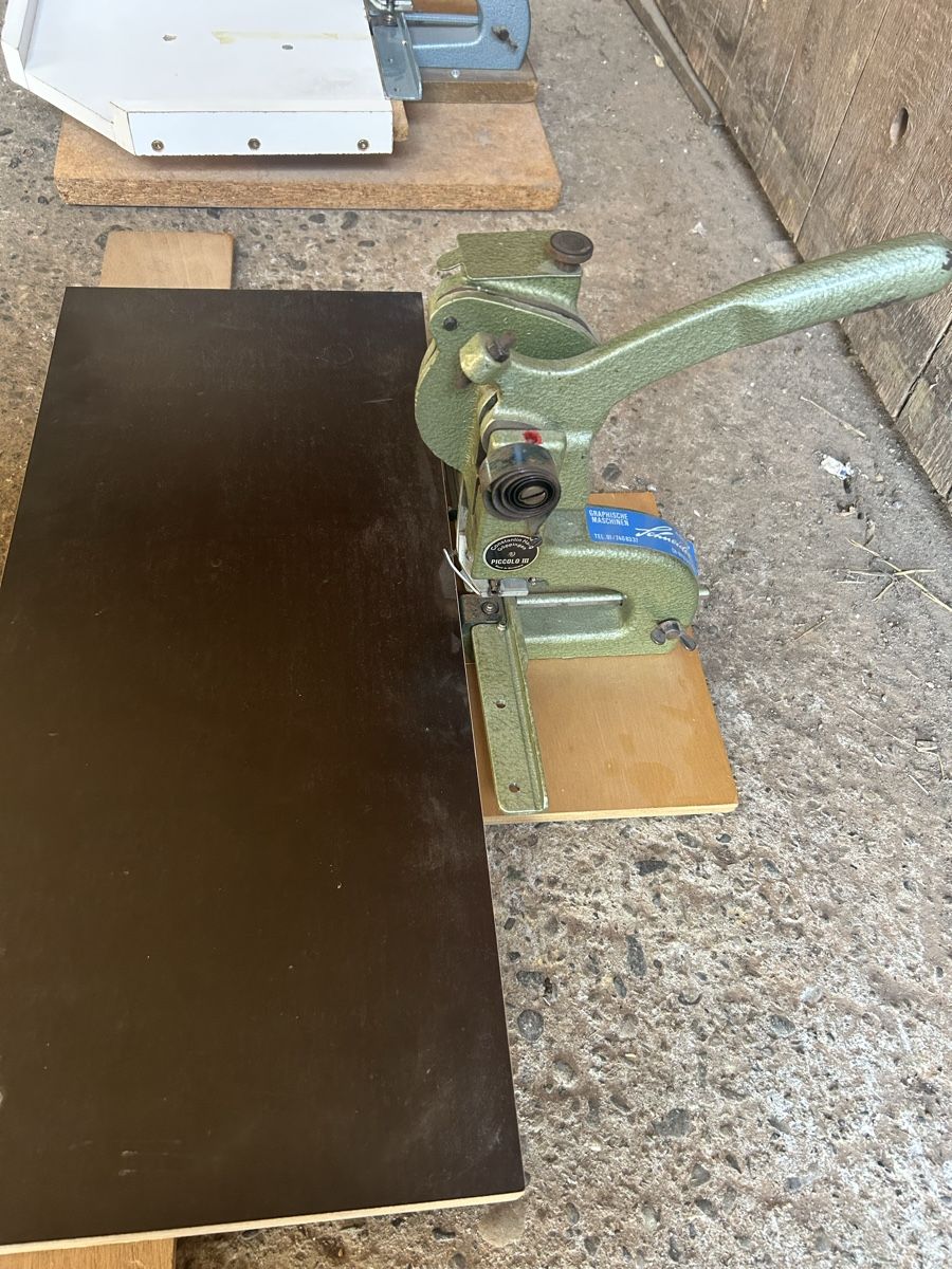Tutte le macchine: Ösmaschine Ösenpresse – Usato da kehrsatz venduto da joco02 5