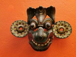 «Daha Ata Sanniya»-Maske aus Sri Lanka