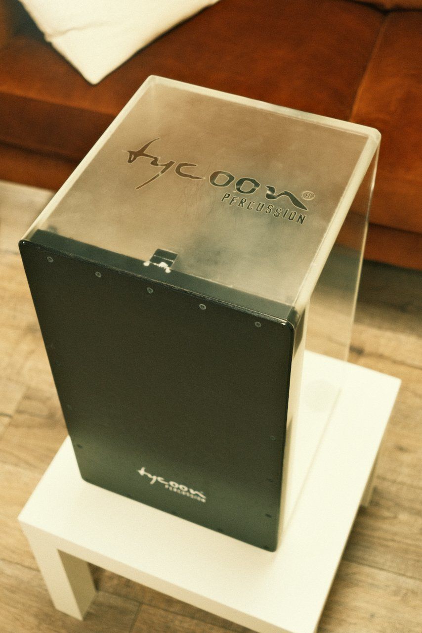 Strumenti musicali: Acrylic Cajon by Tycoon Percussion  + Cajon Port + Gewa case – Usato da Villars-Burquin venduto da loricmat 2