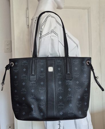 Neue MCM Shopper, inkl. Clutch