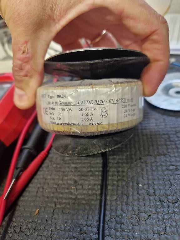 Alimentation électrique: Transformateur torique 2x1.66A 24V – D'occasion à Vufflens-la-ville par jbf_7vx8