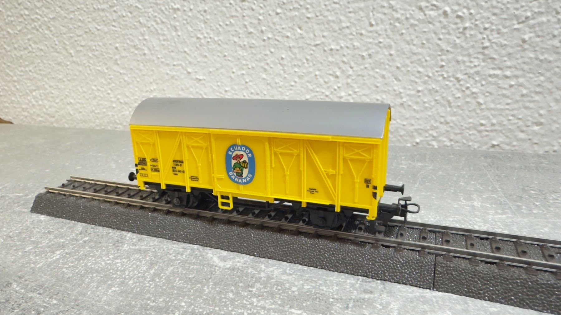 Märklin Modellini di ferrovie: Märklin Güterwagen "Ecuador Bananas" H0 / AC – Usato da Windlach venduto da Kelebra 2