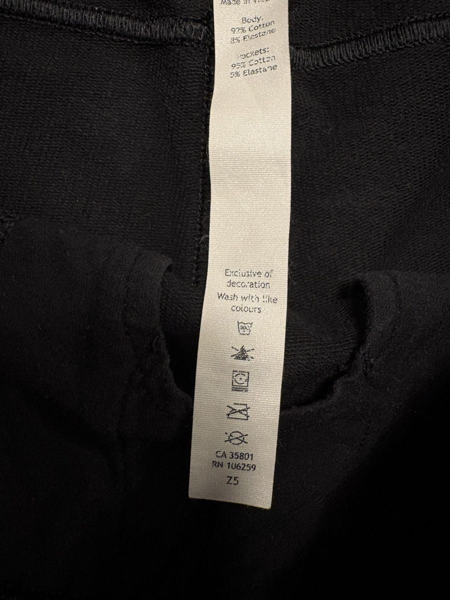 Lululemon Pantaloni: Lululemon Shorts Schwarz 2 – Usato da Rümlang venduto da svent 5