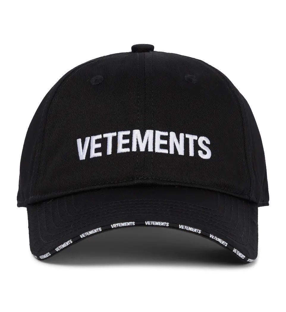 Copricapi, berretti & cappellini: Vetements Cap schwarz weiss Damen – Usato da Zug venduto da sschnide92