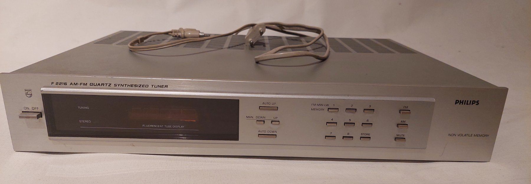 Philips Radios: Philipps F 2216, AM-FM TUNER – Gebraucht aus Zürich von Cortin