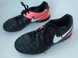 Chaussures de football Nike Tiempo t. 38.5