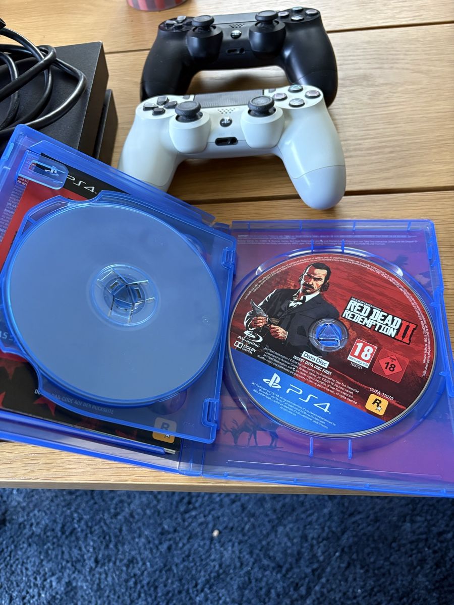 Sony Console: Playstation 4 inkl. 2 Controller & Red Dead Redemption 2 – Usato da Rapperswil SG venduto da ricsam123 2