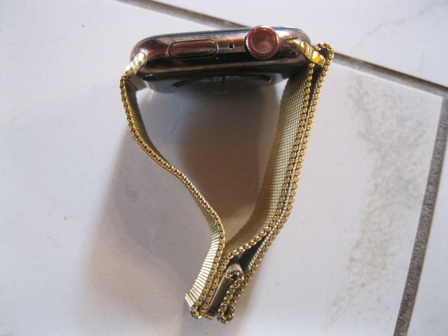 Apple Smartwatch: Goldene Apple Watch – Usato da Roggwil BE venduto da Figther1 8