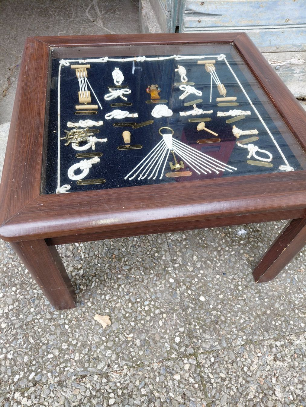 Jouets: Table avec noeuds de marine – D'occasion à Noiraigue par pel_ny7d