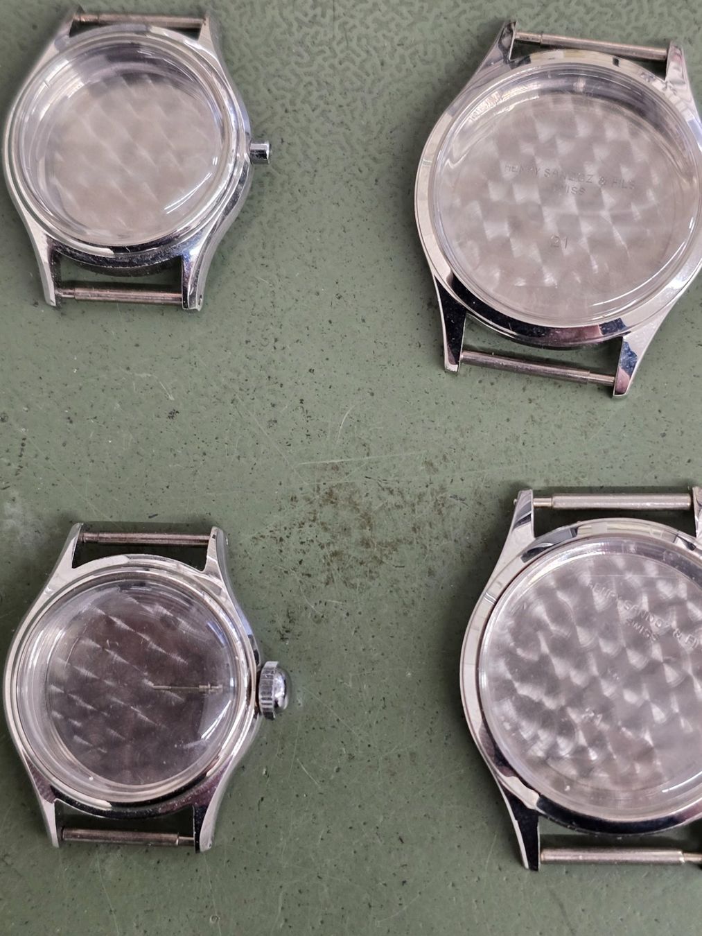 Orologi: Lot de 7 boîtes de montres – Usato da Tramelan venduto da Nirdan 2