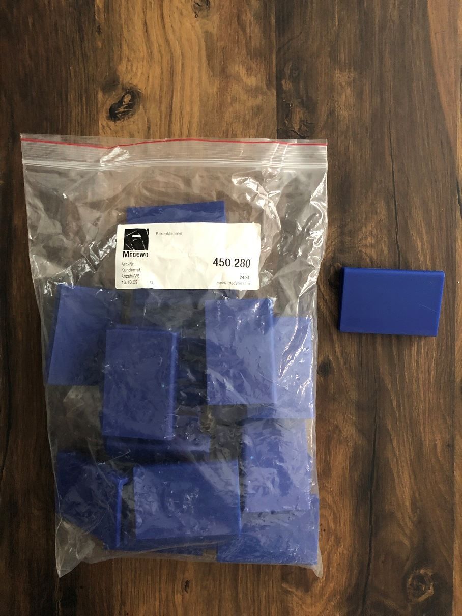 Tutti gli attrezzi: 24 Stk. Medewo Boxen- Karton Klammer blau – Nuovo (secondo la descrizione) da Kleinandelfingen venduto da Baba23