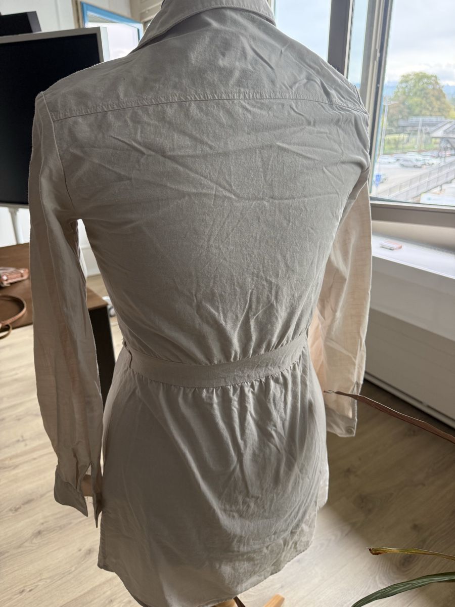 H&M Kleider: Damen Blusenkleid beige mit Bindegurt – Neu (gemäss Beschreibung) aus Dietikon von lui_v6cj 3