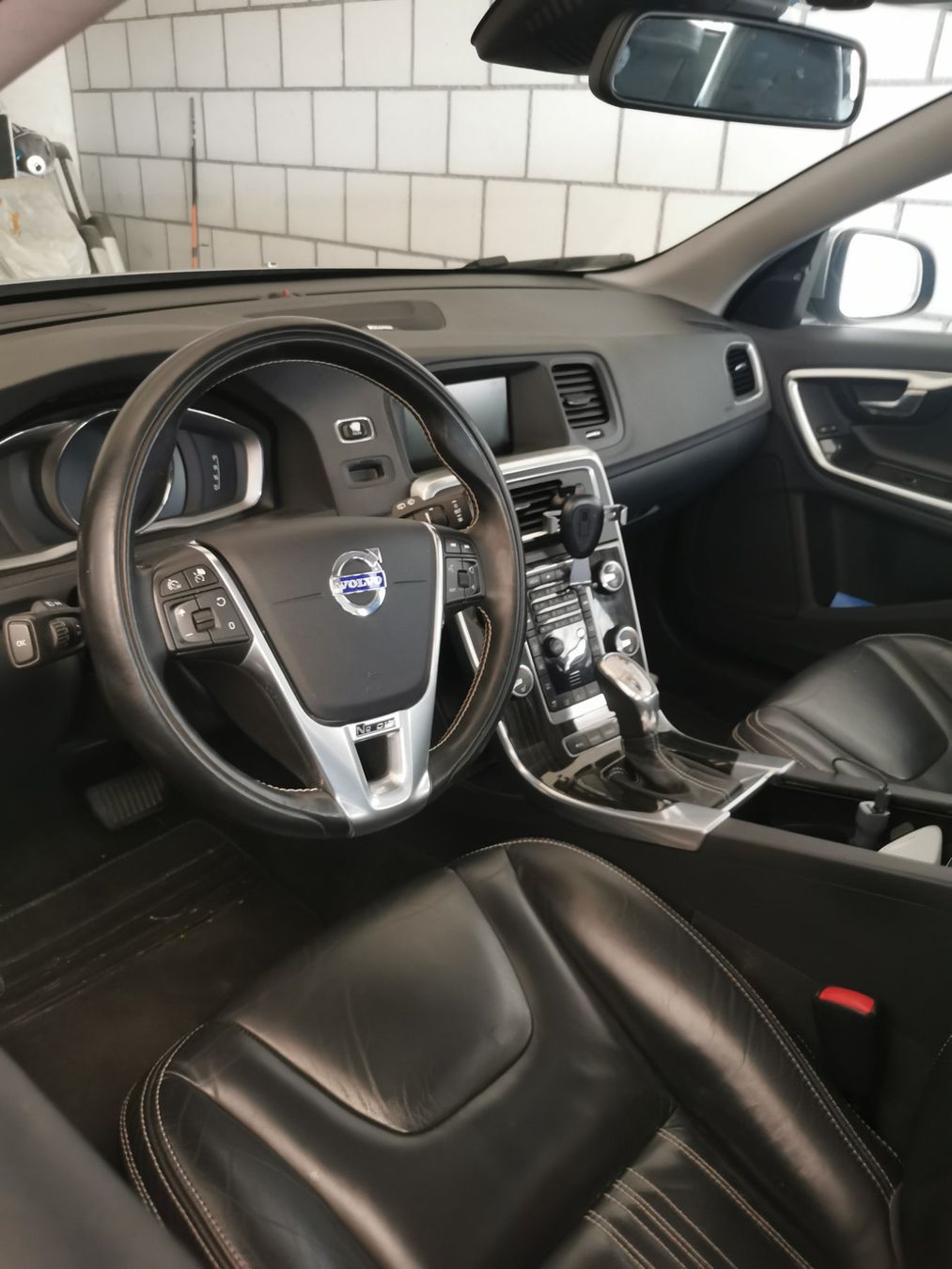 Volvo Autos: Volvo V60 D6 Plugin Hybrid – Defekt aus Kerzers von evsen 5
