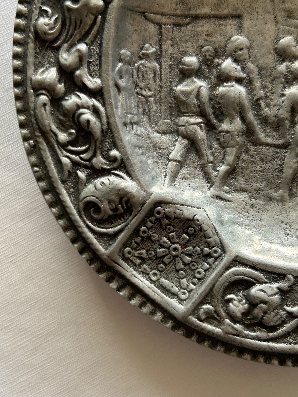 Aschenbecher: Zinn Aschenbecher Relief – Gebraucht aus Hofstetten SO von toy_t8bb 4