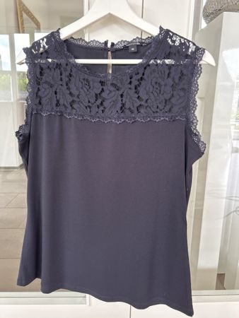 COMMA Shirt dunkelblau GR. 40 mit Spitze NEU!!     