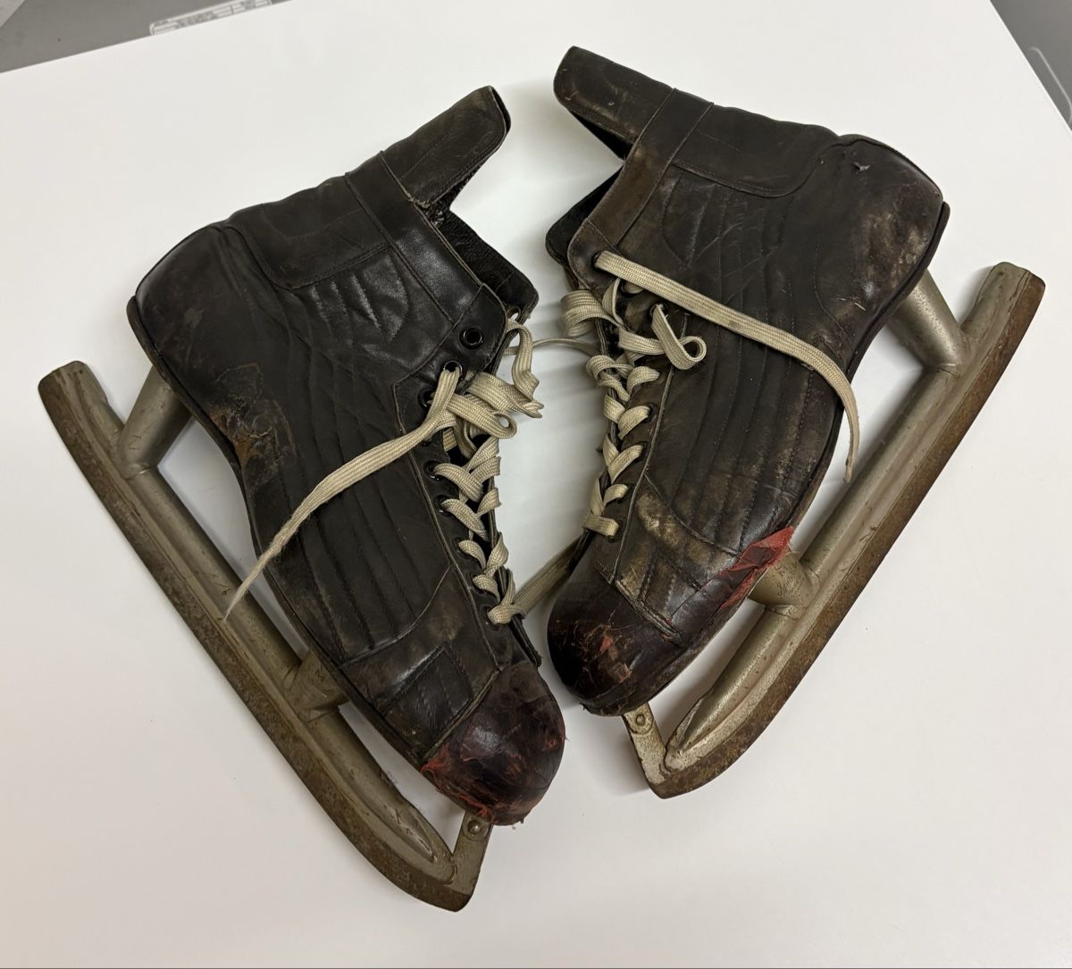 Schlittschuhe: Old Ice Skates – Gebraucht aus Zürich von oscar_1