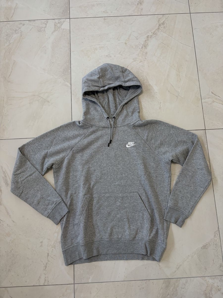 Nike Pulls & Sweat-shirts: Nike Pullover Hellgrau – D'occasion à Bronschhofen par elvis75.