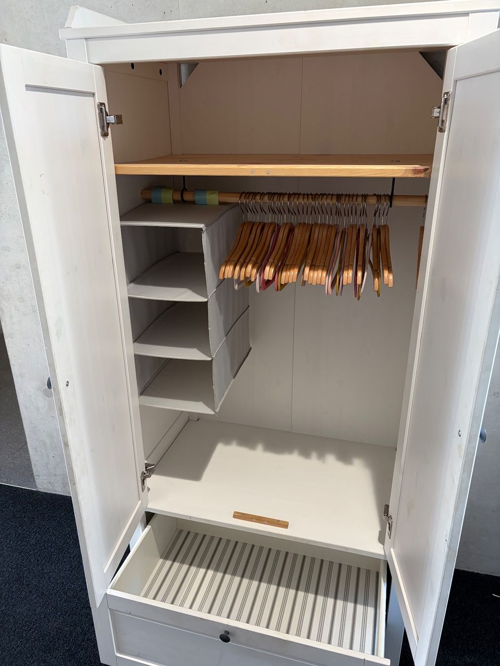 Ikea Schränke: Ikea Sundvik Kinder-Kleiderschrank – Gebraucht aus Zürich von Palmstree1 1
