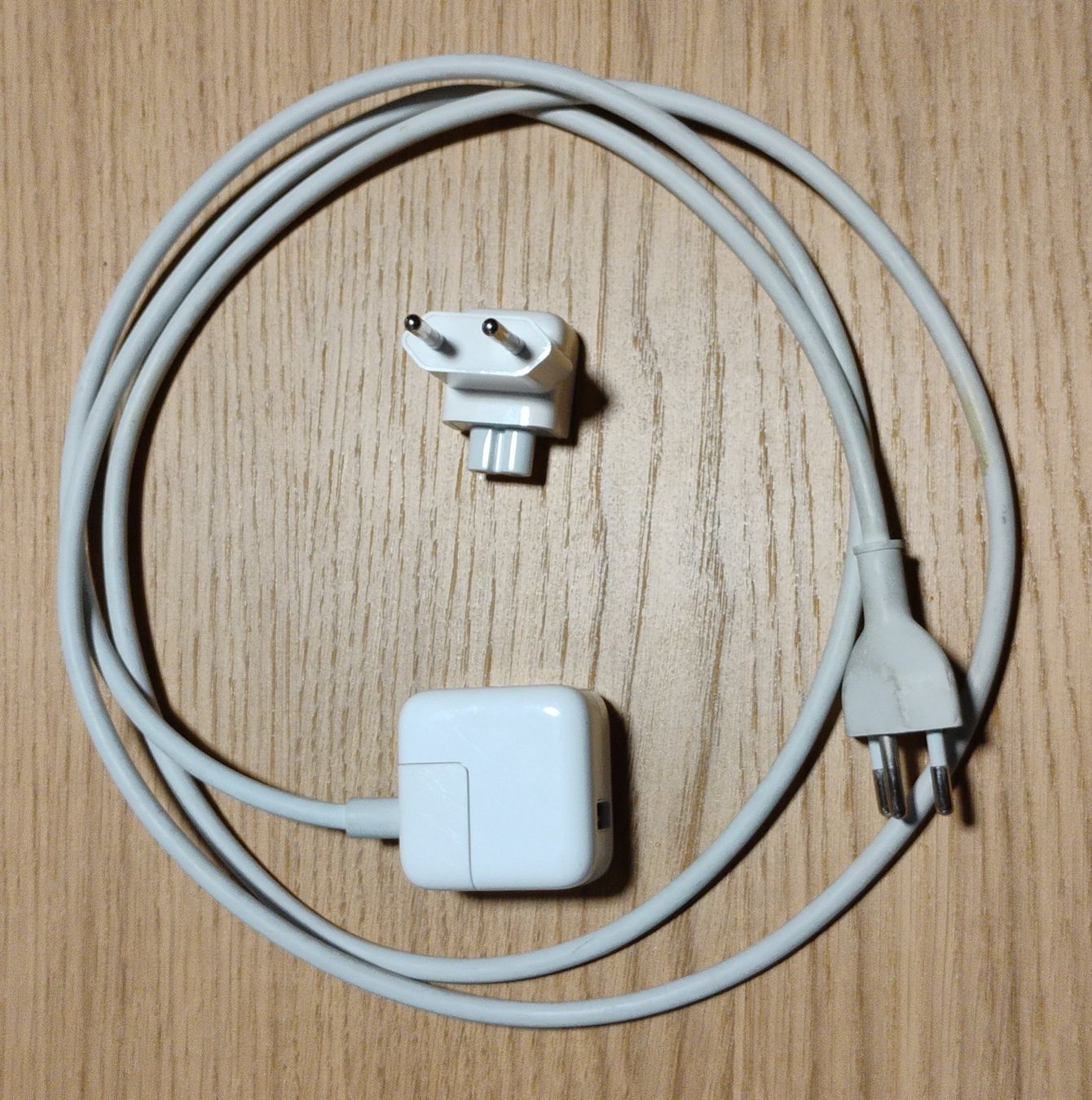 Apple Caricabatterie: Apple 10W USB Adapter A1357 – Usato da Châtel-St-Denis venduto da tri_mf77