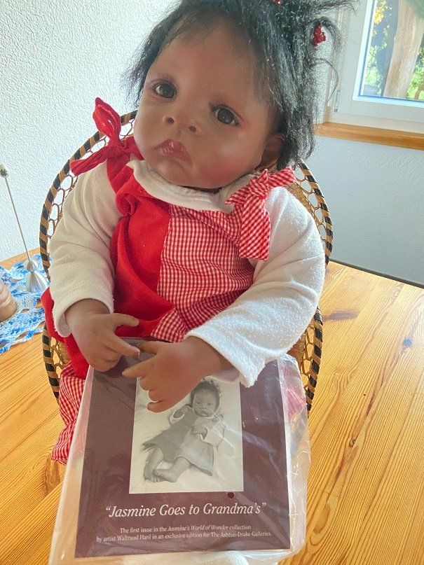 Reborn Bambole: Reborn Puppe inkl. Stuhl – Usato da Stüsslingen venduto da Fischermeitli 1