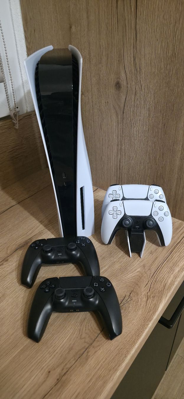 Sony Console: Console Sony PlayStation 5 avec 4 manettes  – Usato da Sion venduto da kev_t5tb