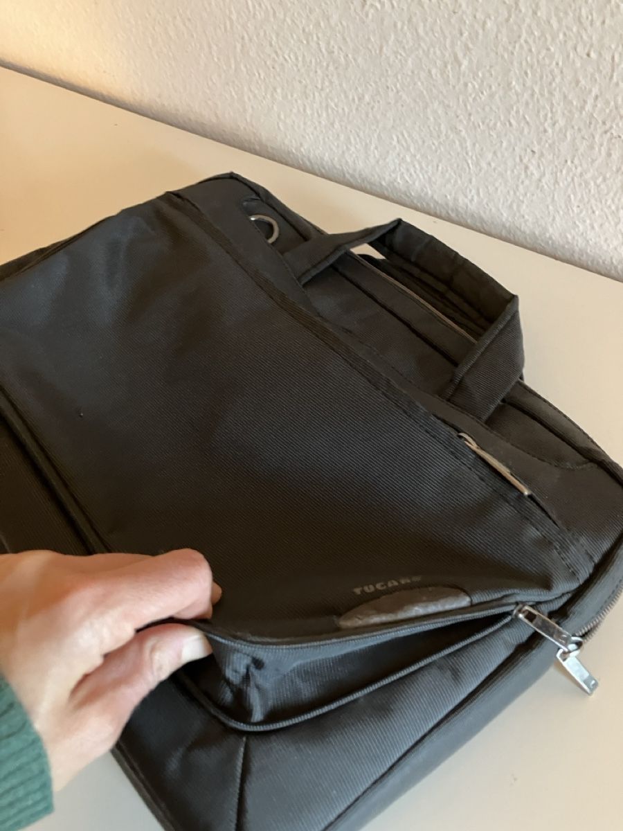 Tucano Borse: Notebooktasche / Sacoche ordinateur portable – Usato da Zürich venduto da juliearlt 7