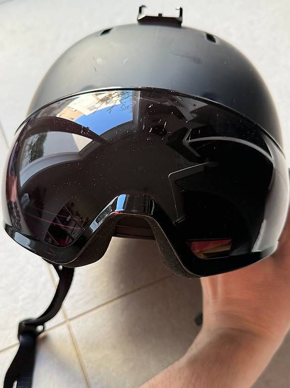 Caschi: Casco sci Wedze con visiera M-L nero  ottimo stato – Usato da Claro venduto da jtss90
