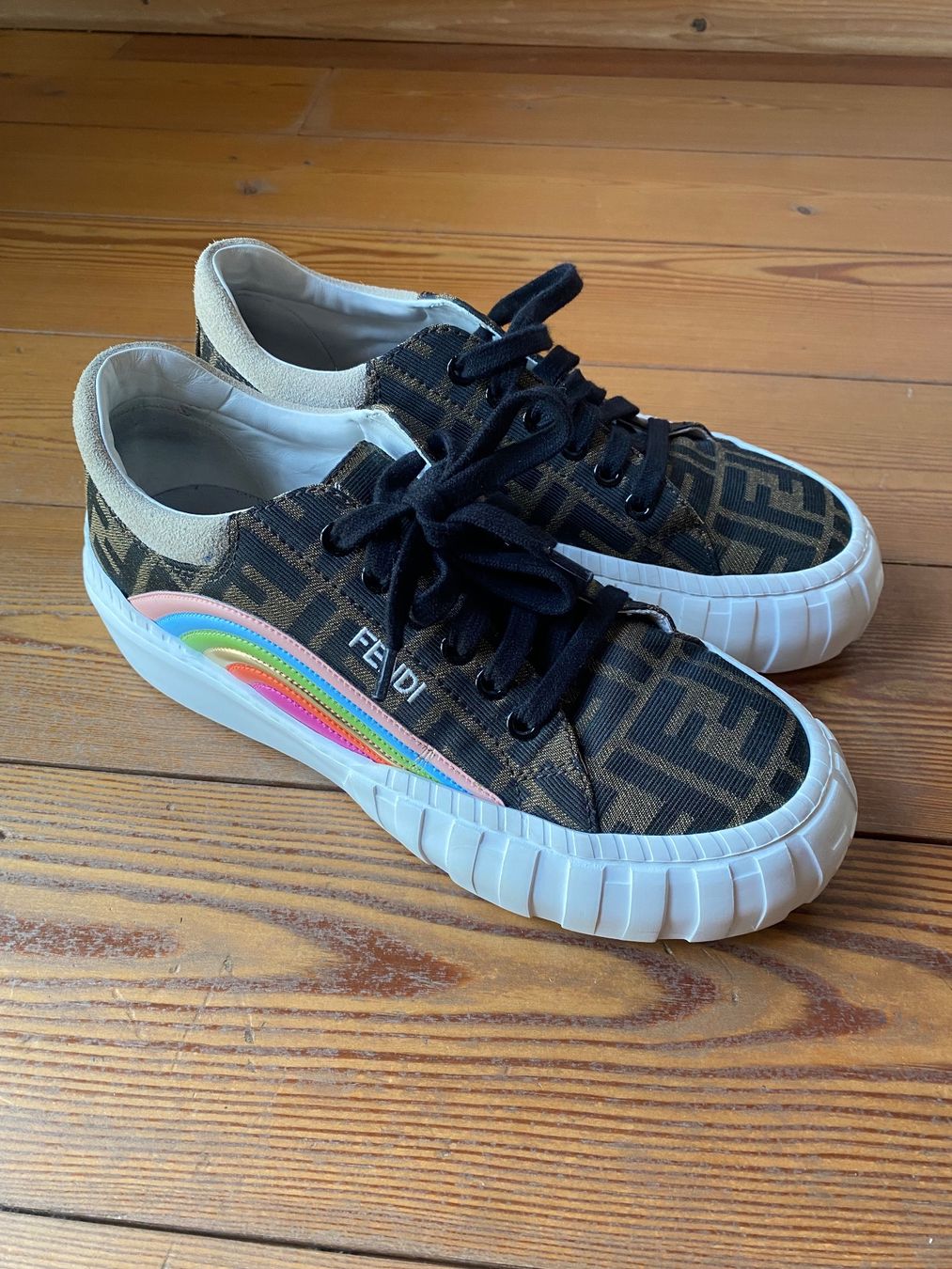 Fendi Scarpe da donna: Fendi Sneaker Fabric Jacquard FF Rainbow, GR. 38 – Nuovo (secondo la descrizione) da Grindel venduto da tsc_hb9b