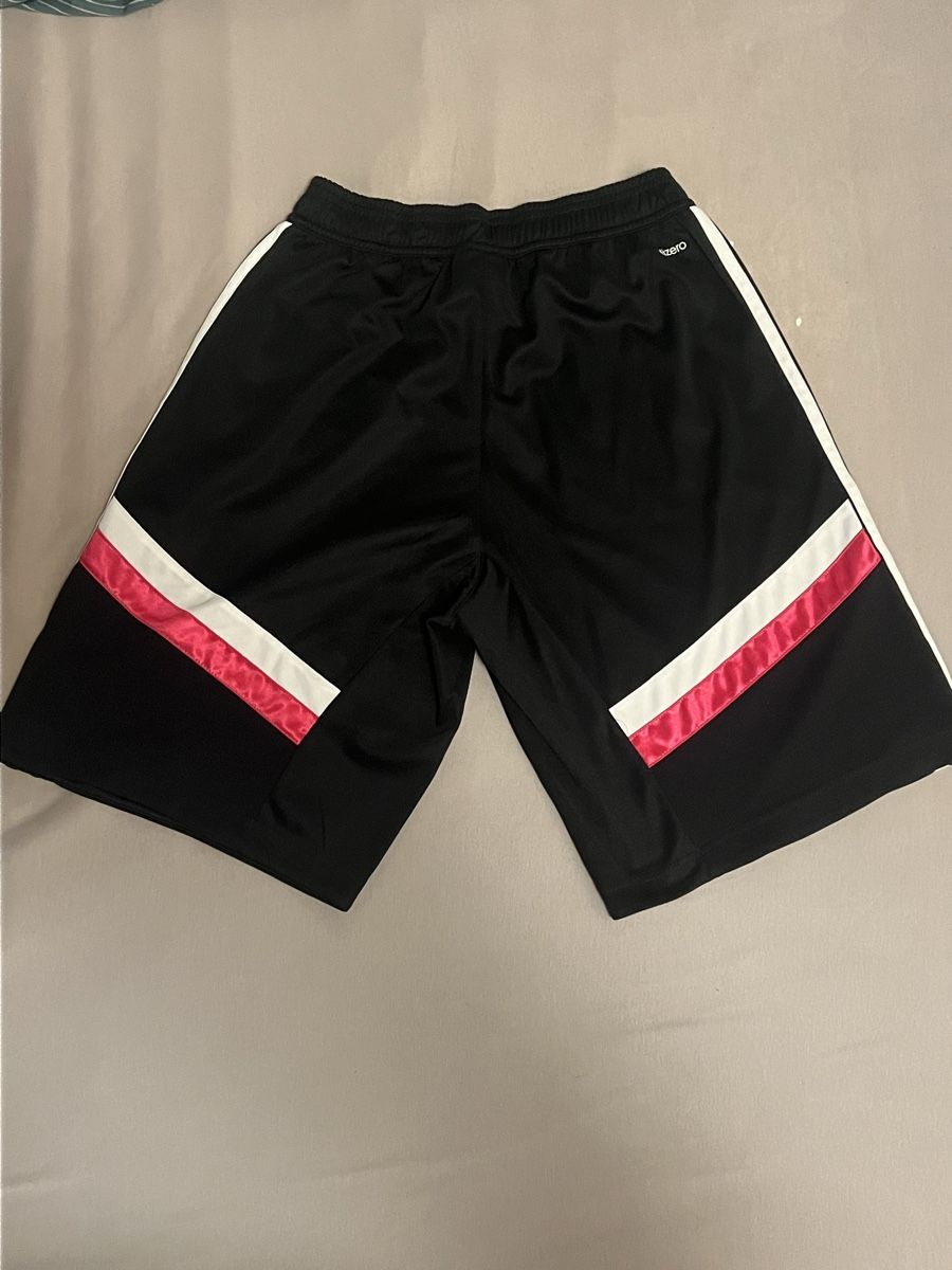 Real Madrid Canottiere & Pantaloni: Short Real Madrid x Y3 Black – Nuovo (secondo la descrizione) da Villars-Ste-Croix venduto da Maaaat 1